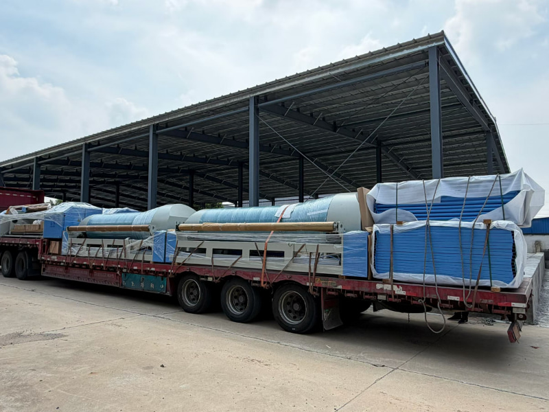 Envío de precisión: Un lote de máquinas de urdido completamente cargadas para entrega nacional.